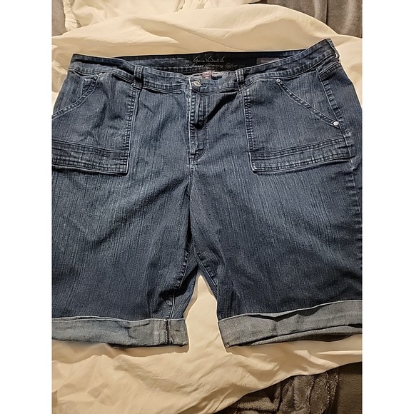 Womens Gloria Vanderbilt Amanda Floral Denim Bermuda Cuffed Shorts Sz 24 Stretch - Picture 1 of 7